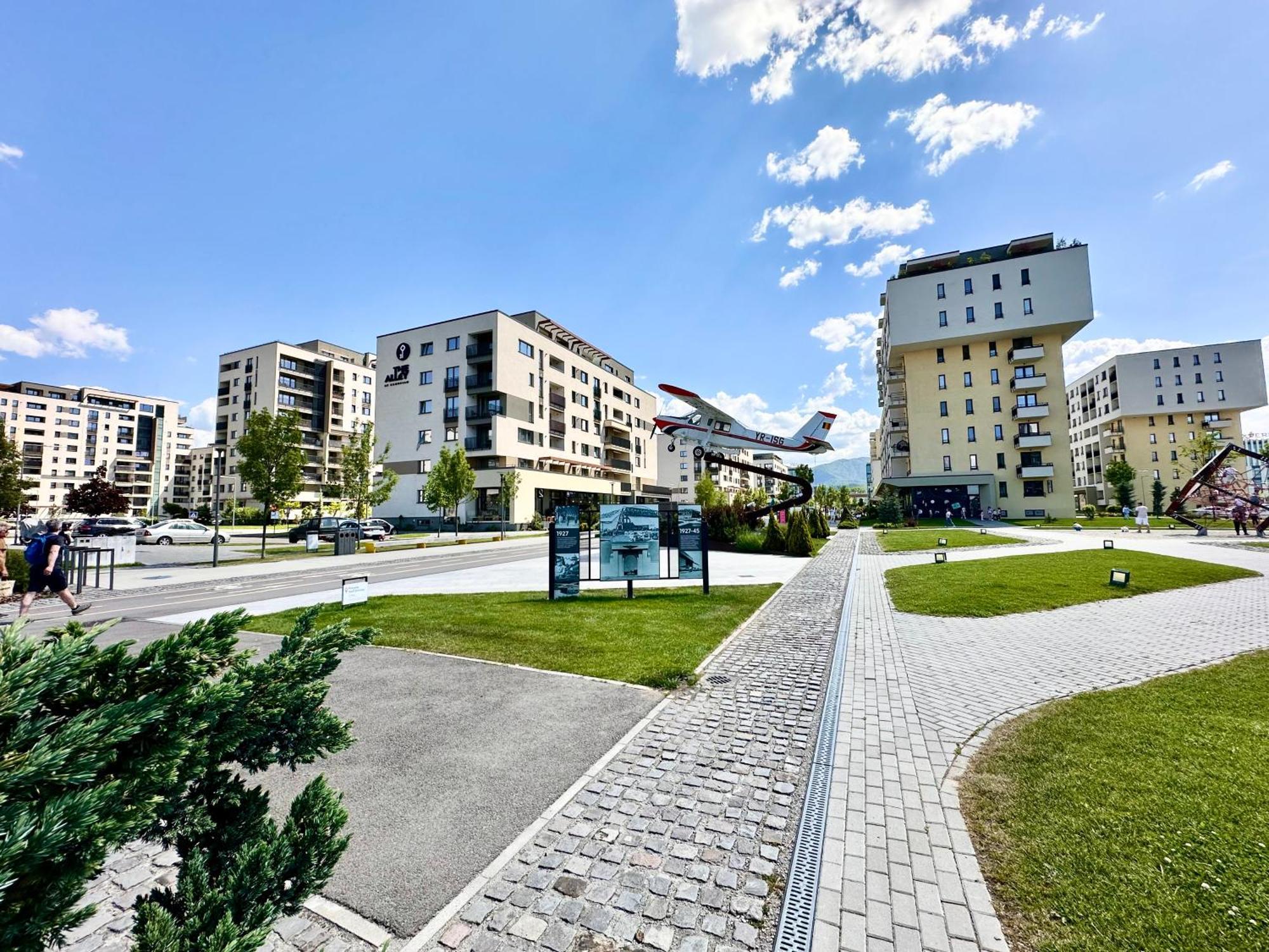 Kasper Coresi Mall - Rise Private Apartments & Suites Brasov Exterior photo